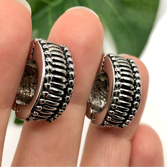 Vintage Jewelry - Vintage Magnetic Clip On Huggie Hoop Earrings Textured Ribbed Silver Tone Hinge